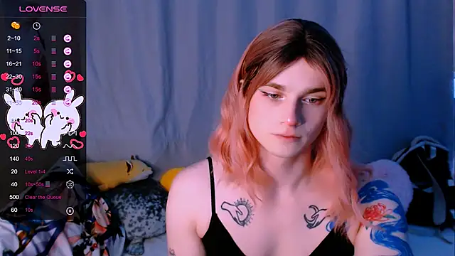 Snapshot of Alice_Hells chatting on 09-25-25, 04:05 Alice Hells online show from 09-25-25, 04:05