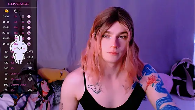 Snapshot of Alice_Hells chatting on 09-26-25, 04:27 Alice Hells online show from 09-26-25, 04:27