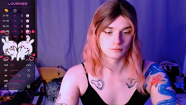 Snapshot of Alice_Hells chatting on 10-17-25, 05:54 Alice Hells online show from 10-17-25, 05:54