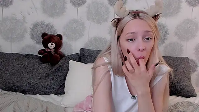 Snapshot of EngelFugler chatting on 01-26-25, 02:30 EngelFugler online show from 01-26-25, 02:30