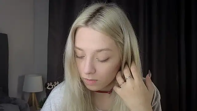 Snapshot of EngelFugler chatting on 09-14-25, 11:31 EngelFugler online show from 09-14-25, 11:31