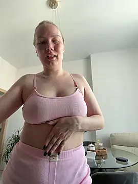 Snapshot of LianaCruz__ chatting on 04-02-26, 04:32 LianaCruz online show from 04-02-26, 04:32