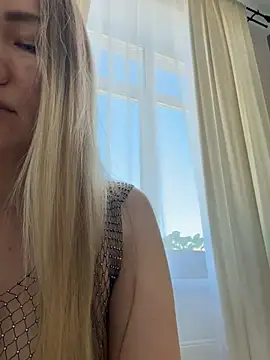 Snapshot of LianaCruz__ chatting on 04-16-26, 06:58 LianaCruz online show from 04-16-26, 06:58