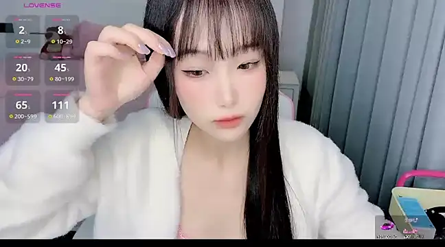 Snapshot of -Wendy__ chatting on 02-14-25, 03:05 -Wendy online show from 02-14-25, 03:05