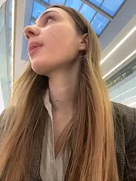 Lia  Love online show from 12-04-24, 01:09