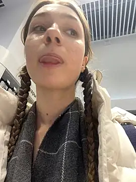 Lia  Love online show from 01-06-25, 04:13