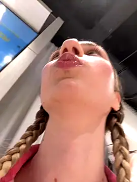 Lia  Love online show from 09-10-25, 12:27