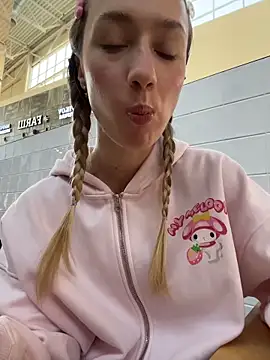 Lia  Love online show from 11-14-25, 12:04