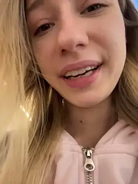 Lia  Love online show from 11-17-25, 12:11