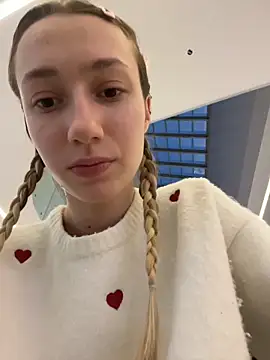 Lia  Love online show from 12-16-25, 01:05