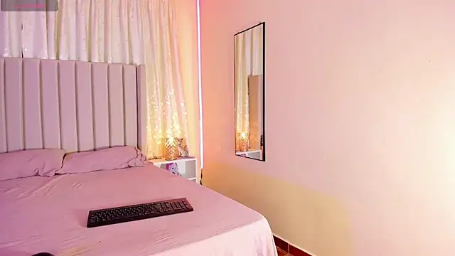 Snapshot of Aliison_Smith chatting on 01-23-25, 01:51 Aliison Smith online show from 01-23-25, 01:51