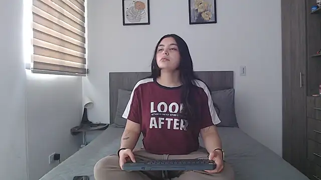 Snapshot of Scarlett_Jazmin chatting on 05-27-26, 02:25 Scarlett Jazmin online show from 05-27-26, 02:25