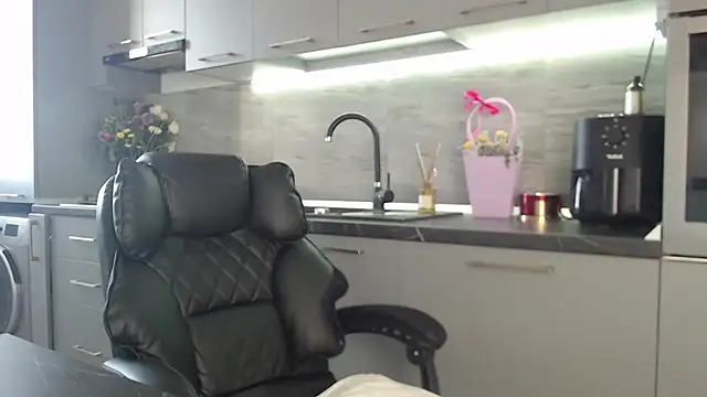 queenzoora online show from 03-13-26, 12:12