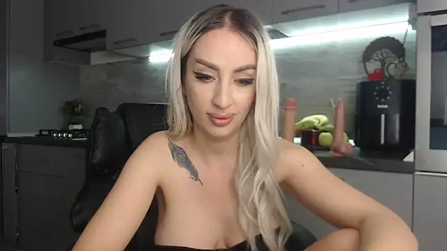 queenzoora online show from 05-21-26, 10:06