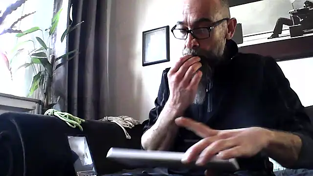 Snapshot of Kingsscepter chatting on 01-31-25, 03:11 Kingsscepter online show from 01-31-25, 03:11