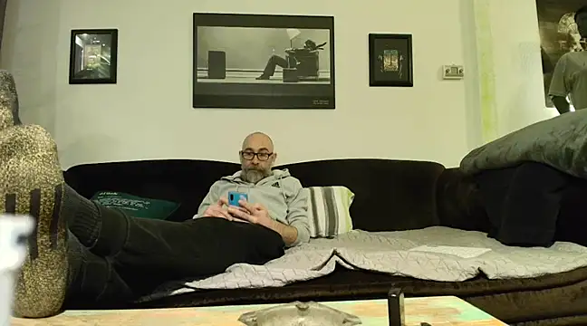 Snapshot of Kingsscepter chatting on 02-19-25, 06:00 Kingsscepter online show from 02-19-25, 06:00