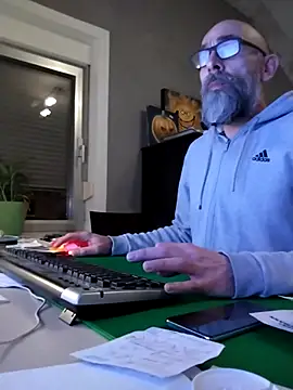 Snapshot of Kingsscepter chatting on 02-19-25, 09:03 Kingsscepter online show from 02-19-25, 09:03