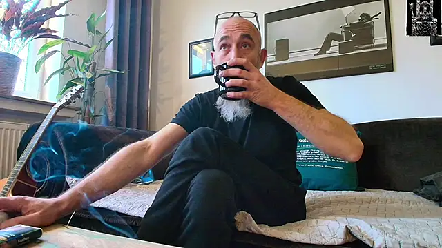 Snapshot of Kingsscepter chatting on 02-25-25, 04:21 Kingsscepter online show from 02-25-25, 04:21