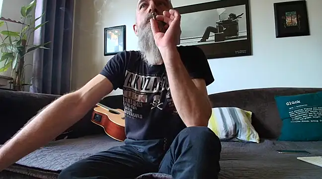 Snapshot of Kingsscepter chatting on 02-27-25, 01:38 Kingsscepter online show from 02-27-25, 01:38