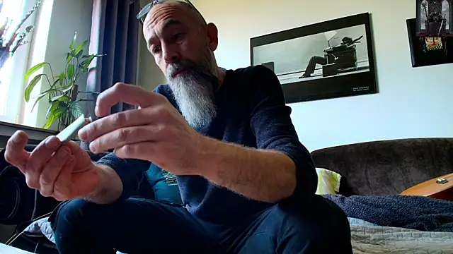 Snapshot of Kingsscepter chatting on 03-15-25, 12:34 Kingsscepter online show from 03-15-25, 12:34