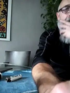 Snapshot of Kingsscepter chatting on 10-13-25, 10:26 Kingsscepter online show from 10-13-25, 10:26