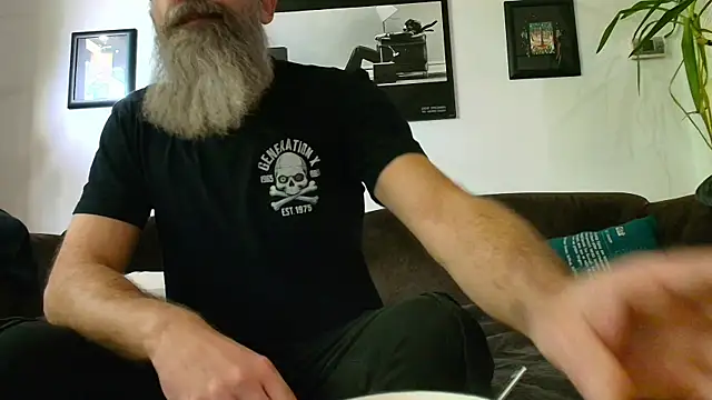 Snapshot of Kingsscepter chatting on 10-19-25, 02:07 Kingsscepter online show from 10-19-25, 02:07