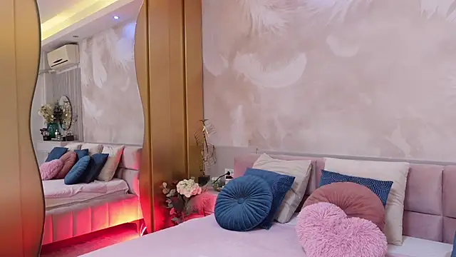 Snapshot of JullyBlair chatting on 10-25-25, 03:58 JullyBlair online show from 10-25-25, 03:58