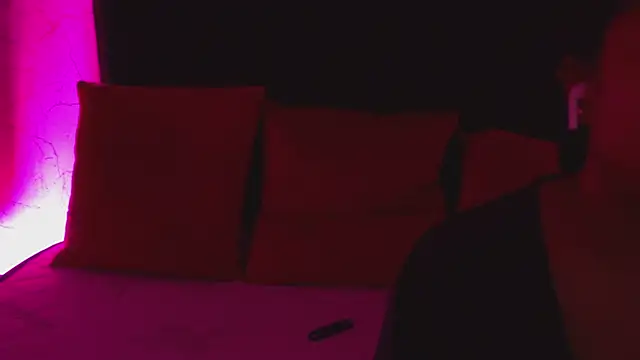 Snapshot of IzzyyBeelmonth chatting on 12-07-24, 10:39 IzzyyBeelmonth online show from 12-07-24, 10:39