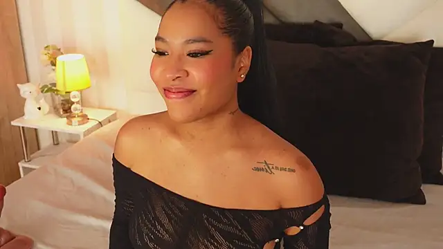 Snapshot of IzzyyBeelmonth chatting on 12-28-24, 10:02 IzzyyBeelmonth online show from 12-28-24, 10:02