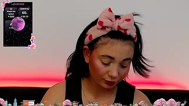 Snapshot of AveryWillow chatting on 02-06-25, 01:43 AveryWillow online show from 02-06-25, 01:43