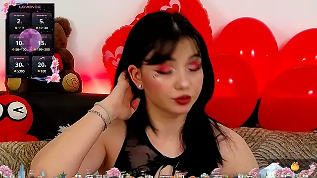 Snapshot of AveryWillow chatting on 02-15-25, 12:01 AveryWillow online show from 02-15-25, 12:01