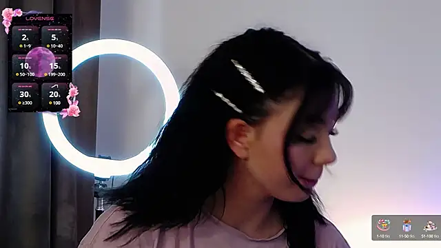 Snapshot of AveryWillow chatting on 03-05-25, 02:45 AveryWillow online show from 03-05-25, 02:45