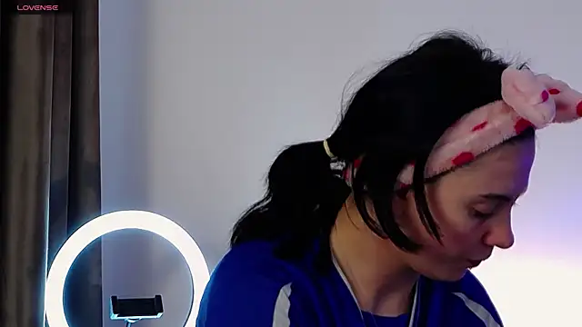 Snapshot of AveryWillow chatting on 03-06-25, 01:46 AveryWillow online show from 03-06-25, 01:46