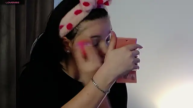 Snapshot of AveryWillow chatting on 03-12-25, 12:57 AveryWillow online show from 03-12-25, 12:57