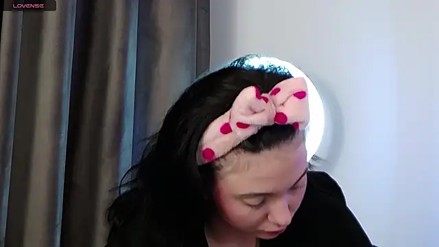 Snapshot of AveryWillow chatting on 03-22-25, 06:25 AveryWillow online show from 03-22-25, 06:25