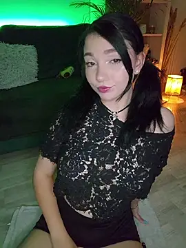 Snapshot of AveryWillow chatting on 09-28-25, 04:01 AveryWillow online show from 09-28-25, 04:01