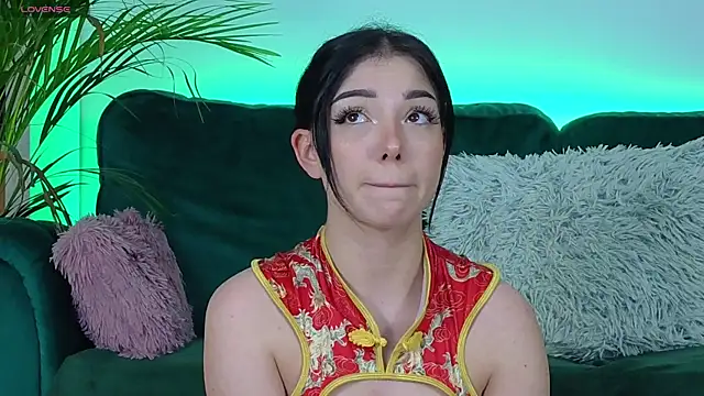 Snapshot of AveryWillow chatting on 10-15-25, 02:55 AveryWillow online show from 10-15-25, 02:55