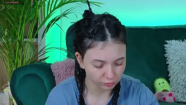 Snapshot of AveryWillow chatting on 10-21-25, 02:56 AveryWillow online show from 10-21-25, 02:56