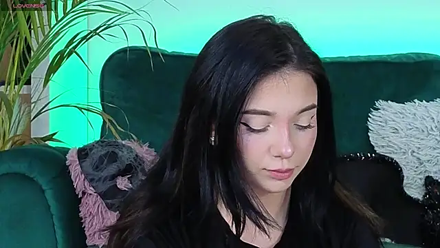 Snapshot of AveryWillow chatting on 11-03-25, 08:04 AveryWillow online show from 11-03-25, 08:04