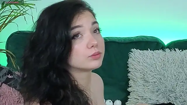 Snapshot of AveryWillow chatting on 11-09-25, 07:28 AveryWillow online show from 11-09-25, 07:28