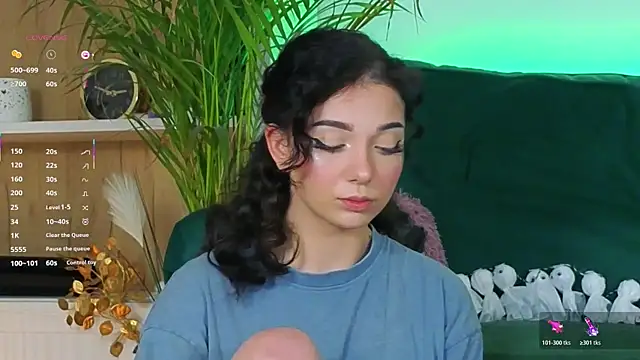 Snapshot of AveryWillow chatting on 11-10-25, 06:12 AveryWillow online show from 11-10-25, 06:12