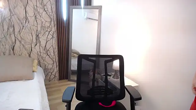 MartinaGuzmann online show from 02-22-25, 01:33