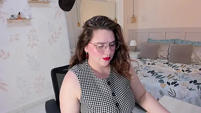 Snapshot of MartinaGuzmann chatting on 06-17-26, 02:14 MartinaGuzmann online show from 06-17-26, 02:14