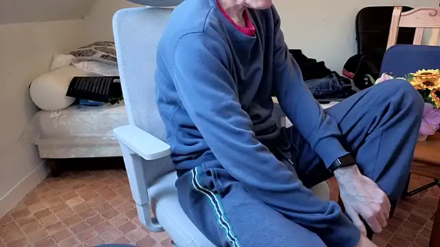 SteveStiffbone online show from 04-11-26, 01:04