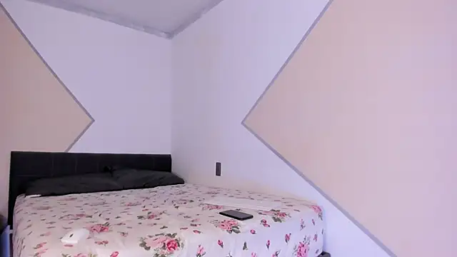 Snapshot of Elalove_ chatting on 11-26-25, 08:04 Elalove online show from 11-26-25, 08:04