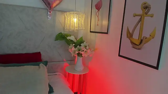 naomiii   online show from 04-06-26, 11:33