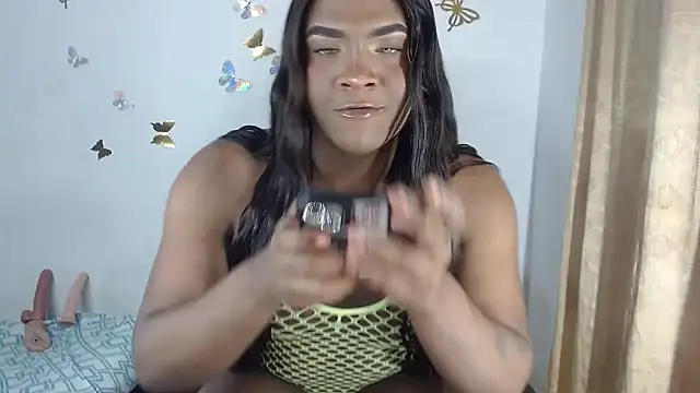 Snapshot of bigcrisblack chatting on 11-12-25, 12:11 bigcrisblack online show from 11-12-25, 12:11