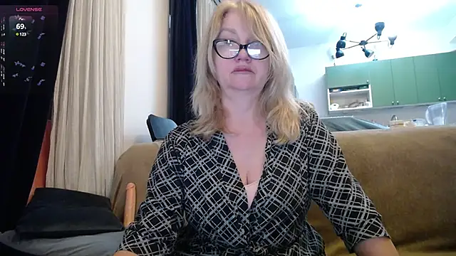 Blond Woman online show from 02-05-25, 08:46