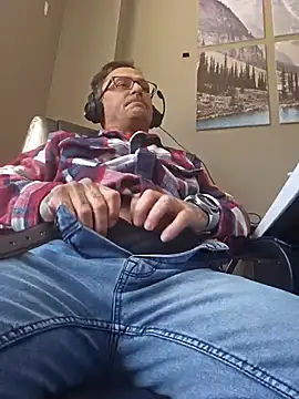 Snapshot of dadbod1178 chatting on 02-20-25, 07:41 dadbod1178 online show from 02-20-25, 07:41