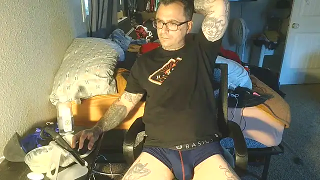 Snapshot of dadbod1178 chatting on 03-05-25, 11:38 dadbod1178 online show from 03-05-25, 11:38